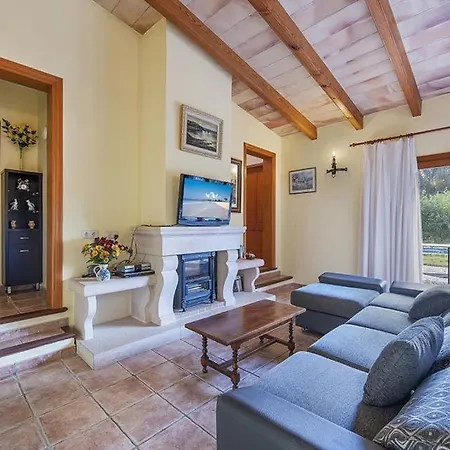Sleeps 6 Pool Air Con Wifi Pollenca