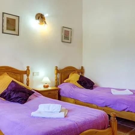 Sleeps 6 Pool Air Con Wifi Pollenca